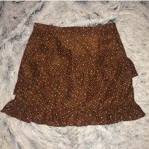 Brown/white high waisted skirt with ruffle hem